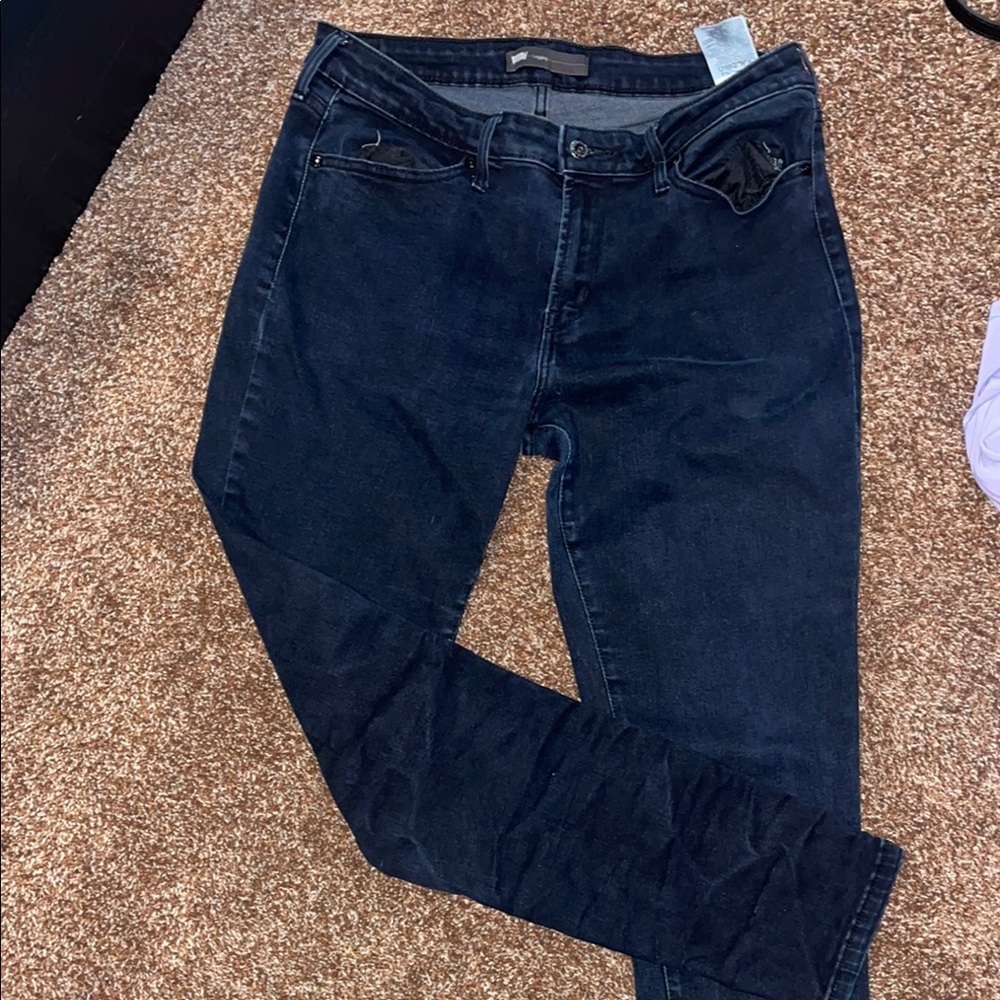 Women’s black Levi skinny jeans